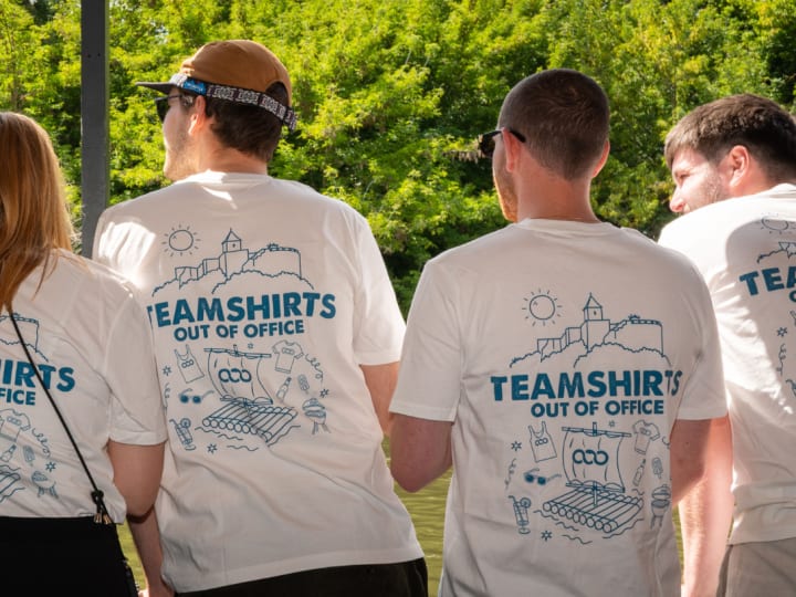 guide en ligne entreprise, colleagues en teamwear