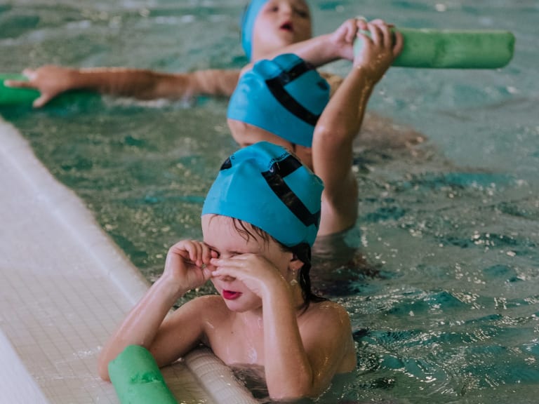 sport für kinder, kinderschwimmen