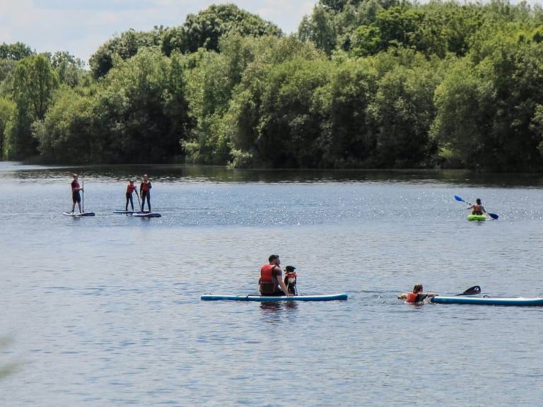 wassersportarten für anfänger stand up paddling