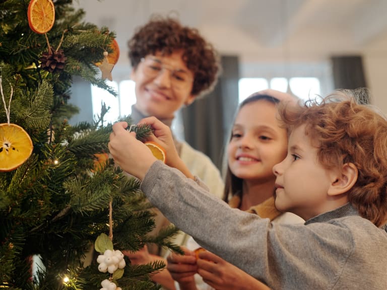 weihnachtsbrauch christbaum schmücken