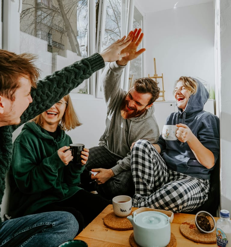 Conseils pour lutter contre le blues des vacances, des amis heureux ensemble