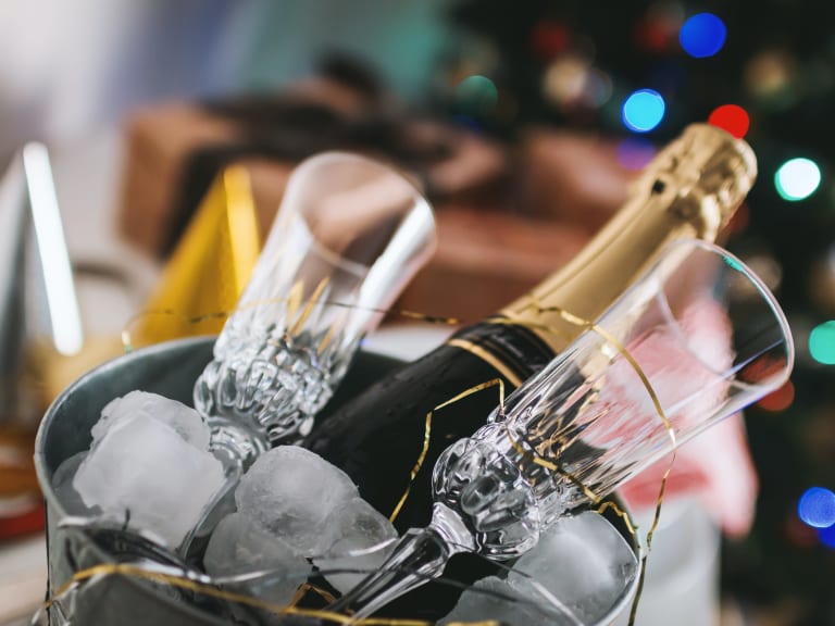 silvesterbrauch russland asche im champagner