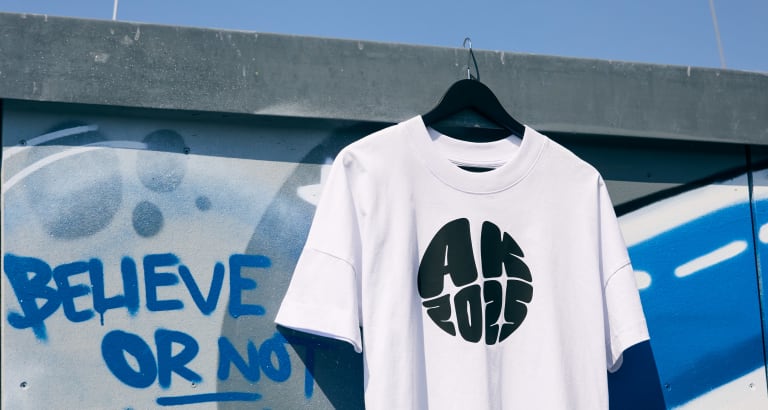 Abschluss-Crew mit Shirts