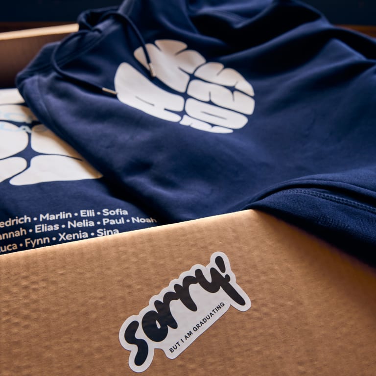 Abschlusspulli mit Corona Spruch