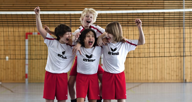 Simuleren Onderling verbinden moreel Personalised Kids Football Kits and T-shirts | TeamShirts