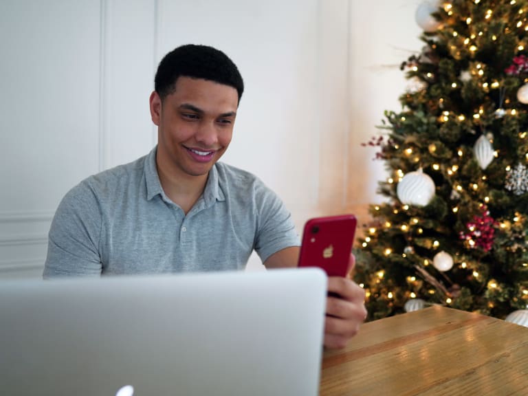 weihnachten arbeiten, person am laptop