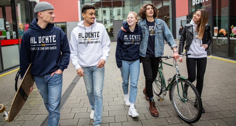 Abschluss-Gang mit Abschlusspullis