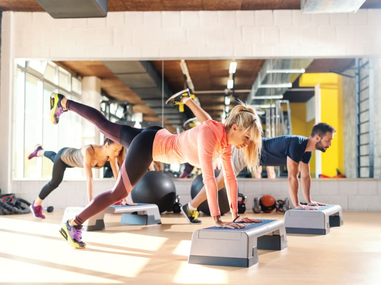 le step aérobic, exercices