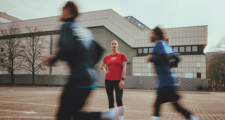Hardlopen en wandelen in gepersonaliseerde shirts