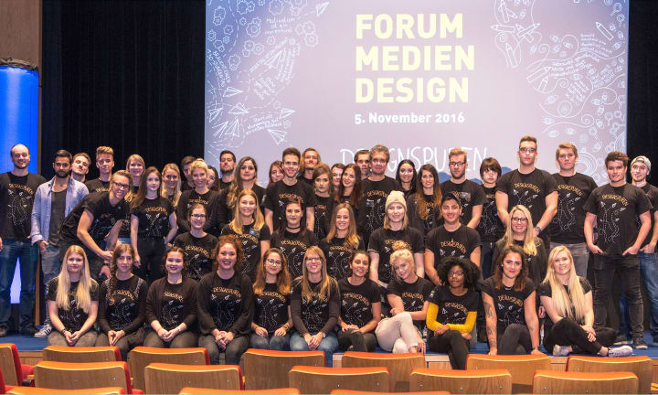 Forum Medien Design und ihre selbst gestalteten T-Shirts