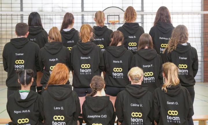Mädels und Trainer der Damen3 der SpVgg Greuther Fürth Volleyball