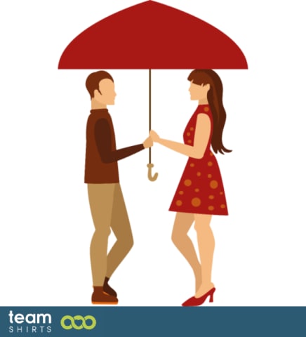 Paar unter einem Regenschirm