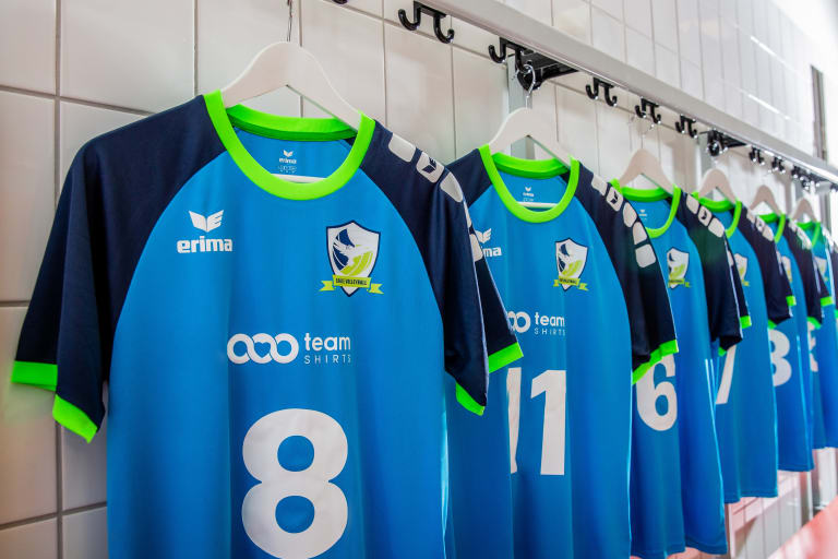 Maillot JAKO team personnalisés avec sponsor