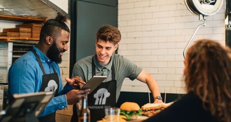 Design forkle med trykk til teamet