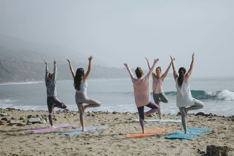 aktivurlaub, yoga am strand