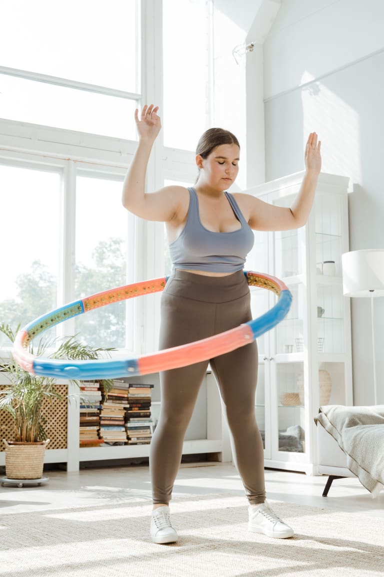 sport für zuhause, hula hoop für anfänger:innen