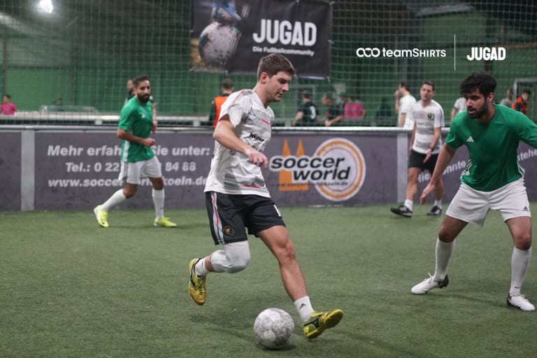 teamshirts wird partner von jugad, bild von hallenfußballturnier