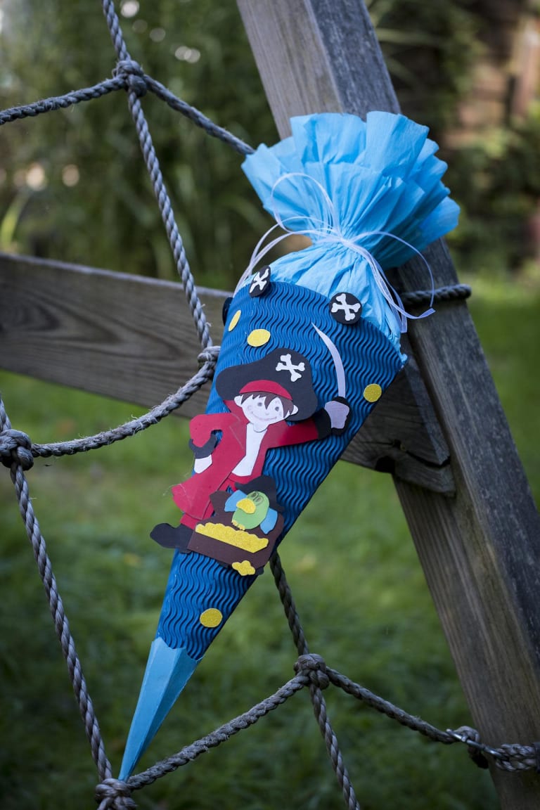 einschulungsgeschenke, selbst gebastelte schultüte 