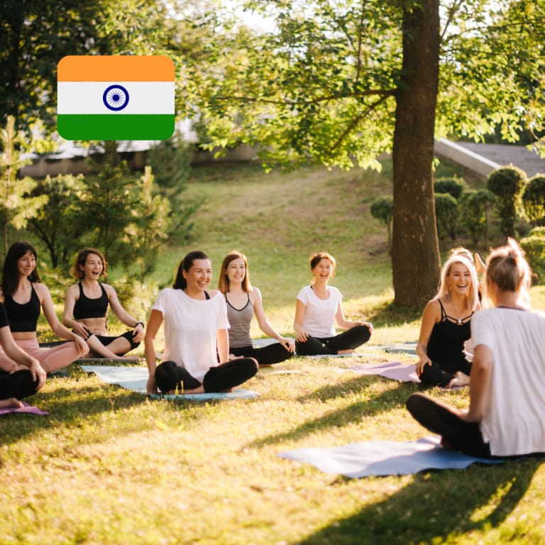tipps bei stress, lachyoga, frauen im park 