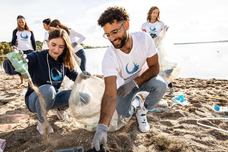 teambulding maßnahme beach clean up